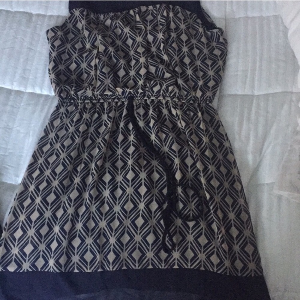 Dress it up or down! 🌺 always classy.